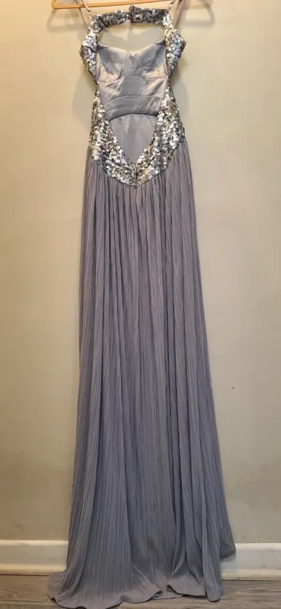Vestido largo de fiesta con lentejuelas plateadas - miniatura 2