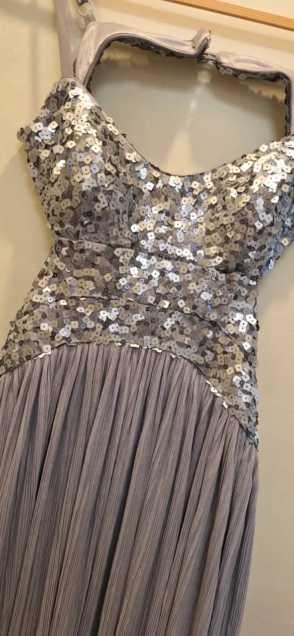 Vestido largo de fiesta con lentejuelas plateadas - 6