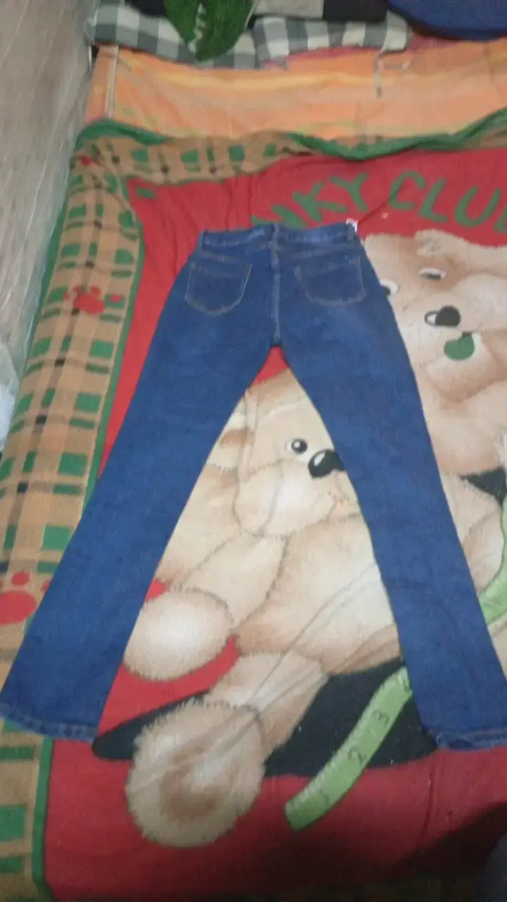 Jeans de mujer con diseño desgastado - 2
