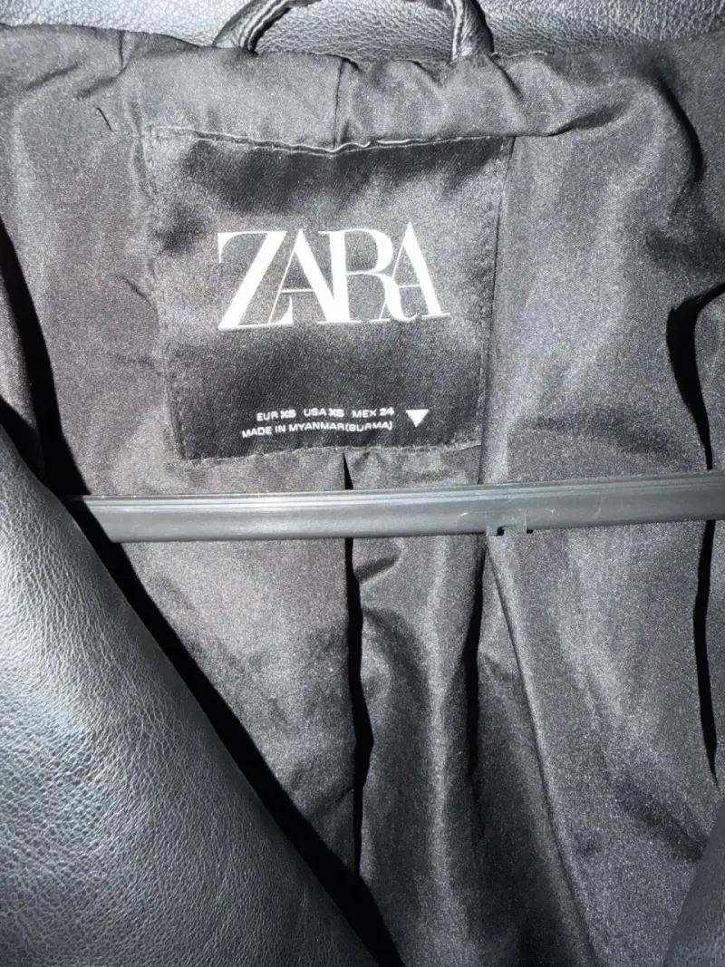 Chaqueta de cuero negra Zara para mujer - 3
