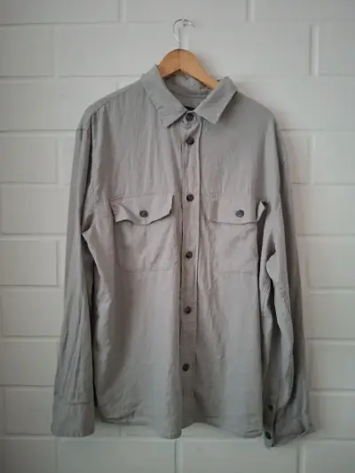Camisa gris de hombre H&M en buen estado - miniatura 1
