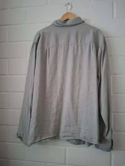 Camisa gris de hombre H&M en buen estado - miniatura 3