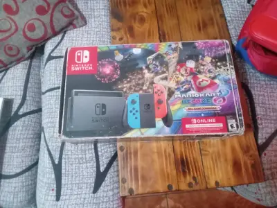 Nintendo Switch con Mario Kart 8 Deluxe y accesorios - miniatura 1