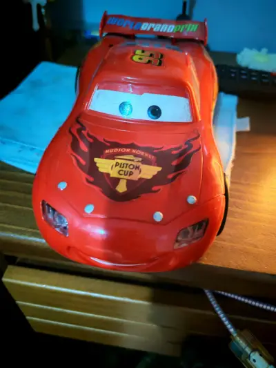 Auto de juguete Rayo McQueen Cars rojo - miniatura 1