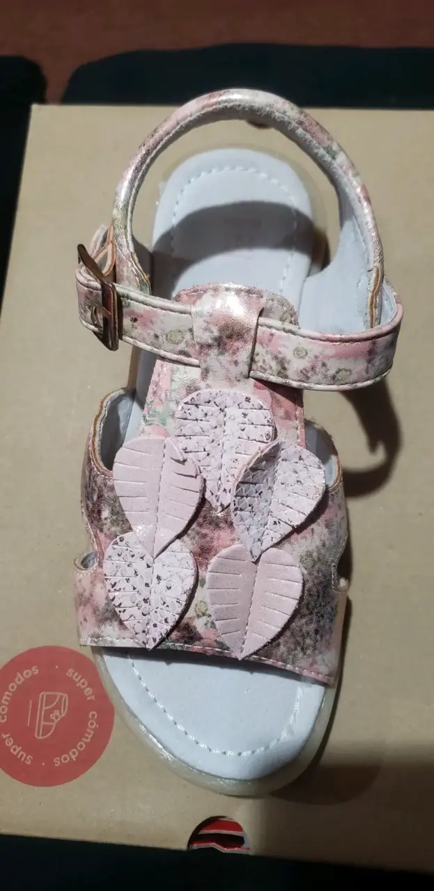 Sandalias infantiles rosas con diseño floral pilin - 2