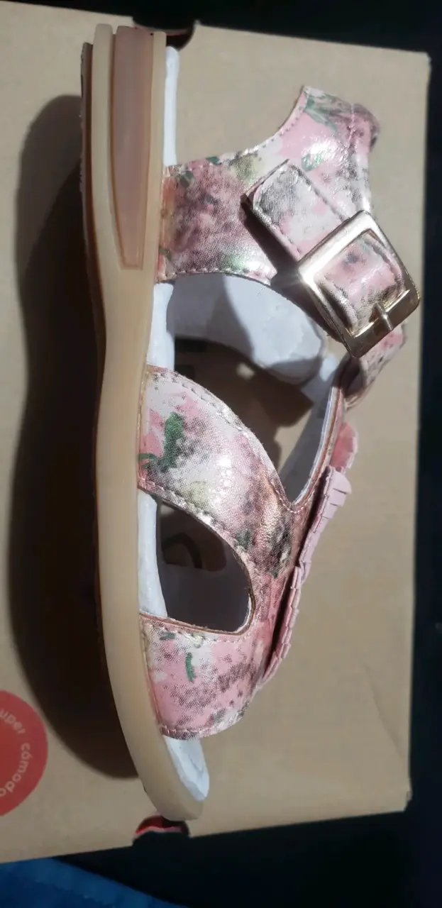 Sandalias infantiles rosas con diseño floral pilin - 3
