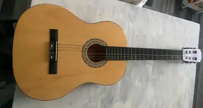 Guitarra clásica española de madera en buen estado - miniatura 1