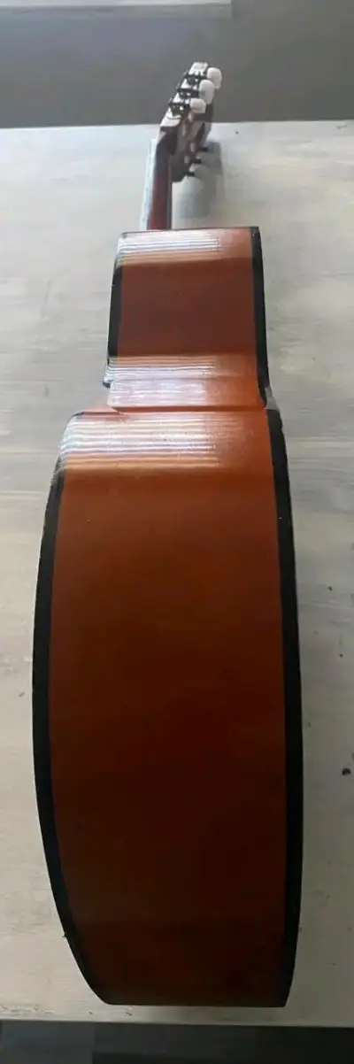 Guitarra clásica española de madera en buen estado - miniatura 4