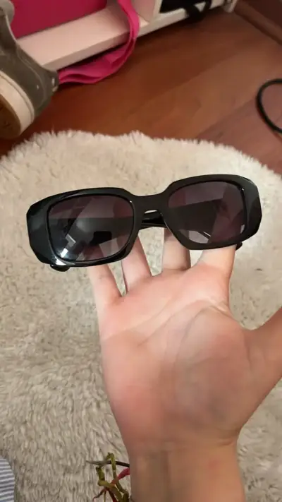 Gafas de sol negras estilo moderno guess originale - miniatura 1