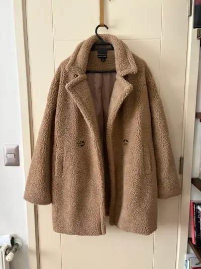 Abrigo de lana sintética beige para mujer - miniatura 1