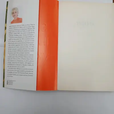 Libro 'Violeta' de Isabel Allende en buen estado - miniatura 2