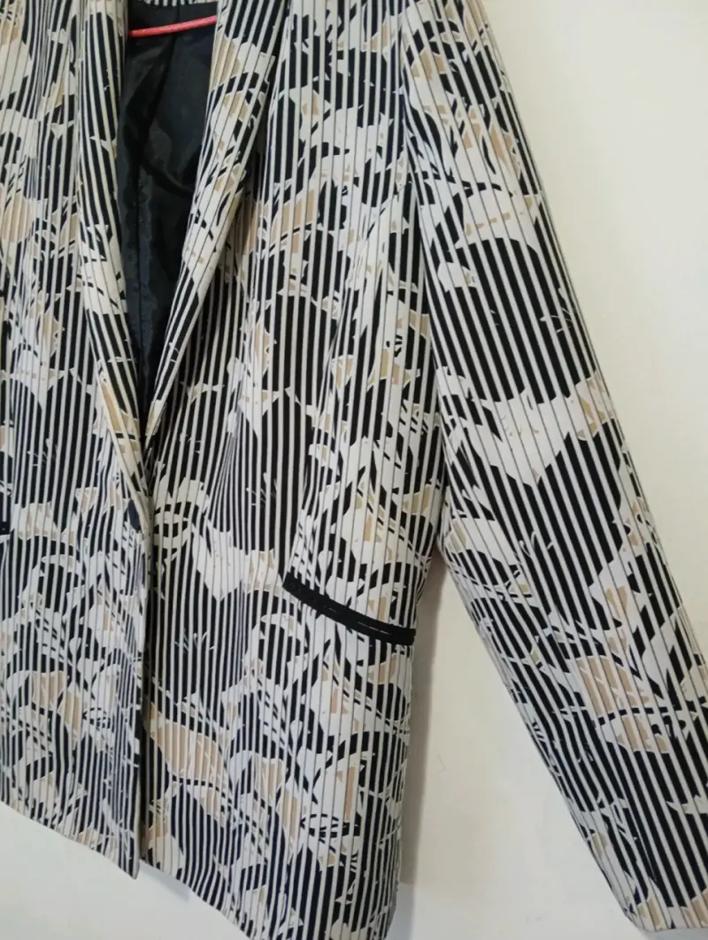 Blazer estampado a rayas BNY'S para mujer talla 46 - 2