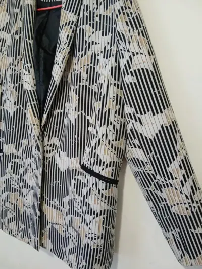 Blazer estampado a rayas BNY'S para mujer talla 46 - miniatura 2