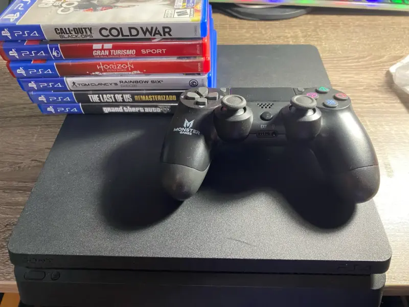 Consola PS4 con control y juegos incluidos - 1