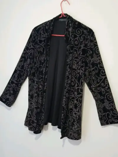 Chaqueta de terciopelo negro con diseño floral para mujer - miniatura 1