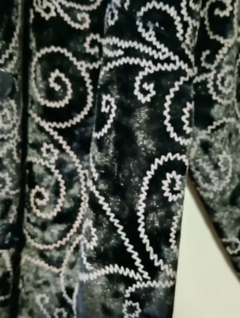 Chaqueta de terciopelo negro con diseño floral para mujer - 3