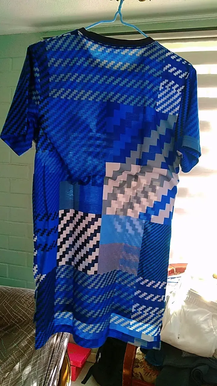 Polera Adidas azul estampada para hombre - 2