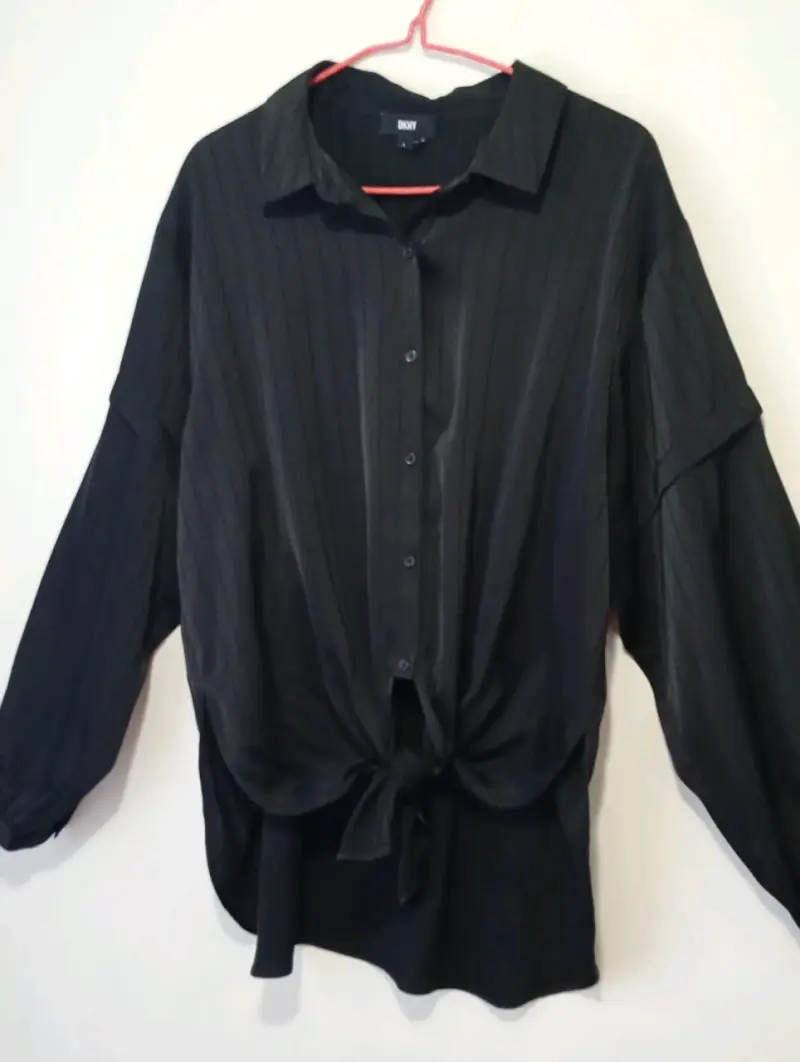 Blusa negra de manga larga DKNY con nudo - 1
