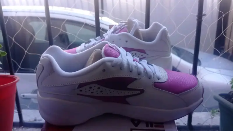 Zapatillas Fila Mindblower Mujer Blancas y Rosadas - 1