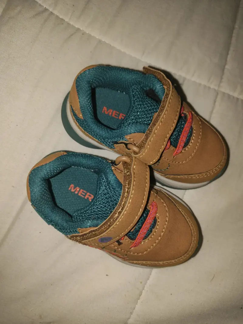 Zapatillas infantiles Merrell marrón y verde - 1