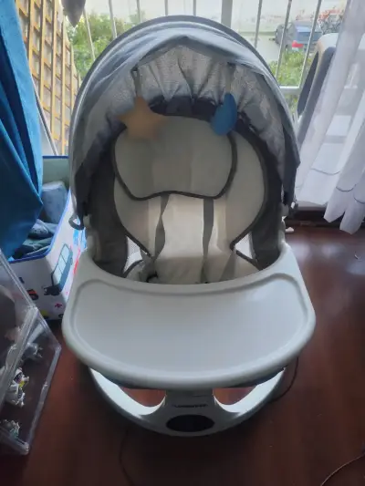Silla mecedora electrica para bebé - miniatura 1