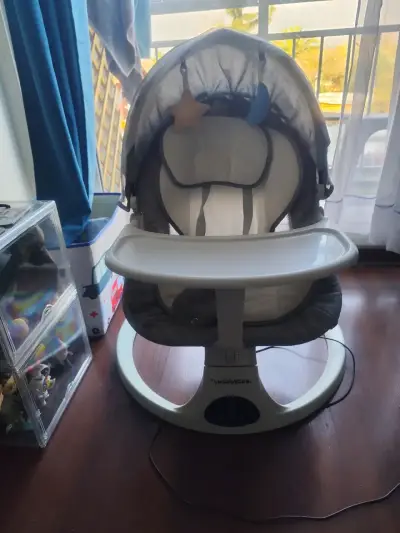Silla mecedora electrica para bebé - miniatura 2