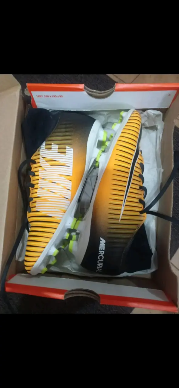 Botines de fútbol Nike Mercurial amarillos - 1