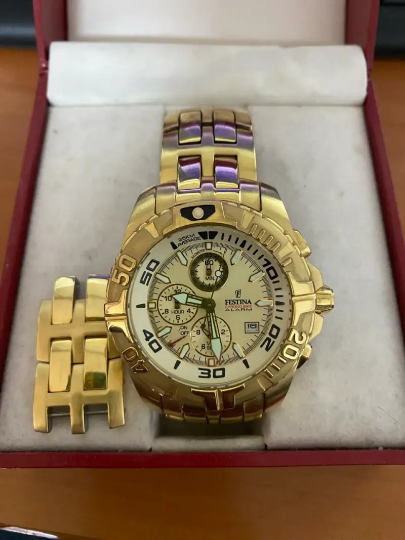 Reloj Festina cronógrafo dorado con alarma - 1