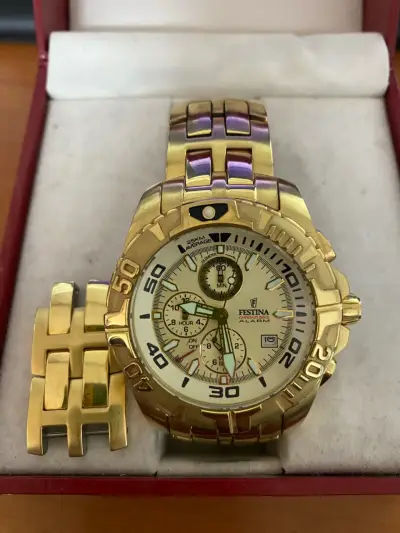 Reloj Festina cronógrafo dorado con alarma - miniatura 2