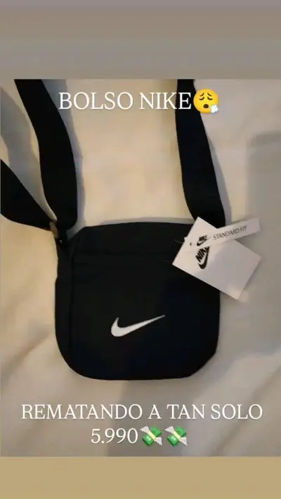 Bolso cruzado Nike negro con logo - miniatura 1