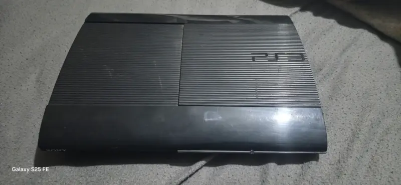 Consola Sony PS3 con control y cables - 2