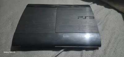 Consola Sony PS3 con control y cables - miniatura 2