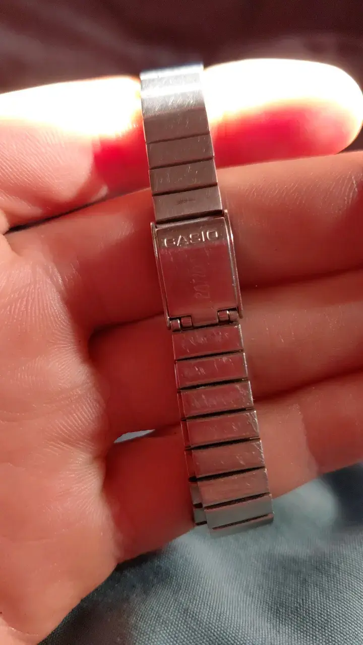 Reloj digital Casio vintage resistente al agua - 2
