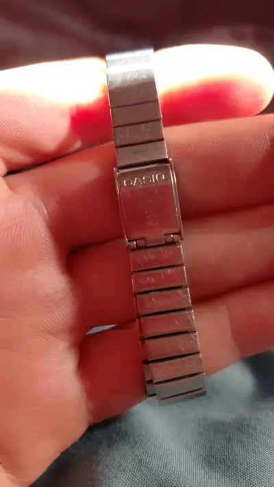 Reloj digital Casio vintage resistente al agua - miniatura 2