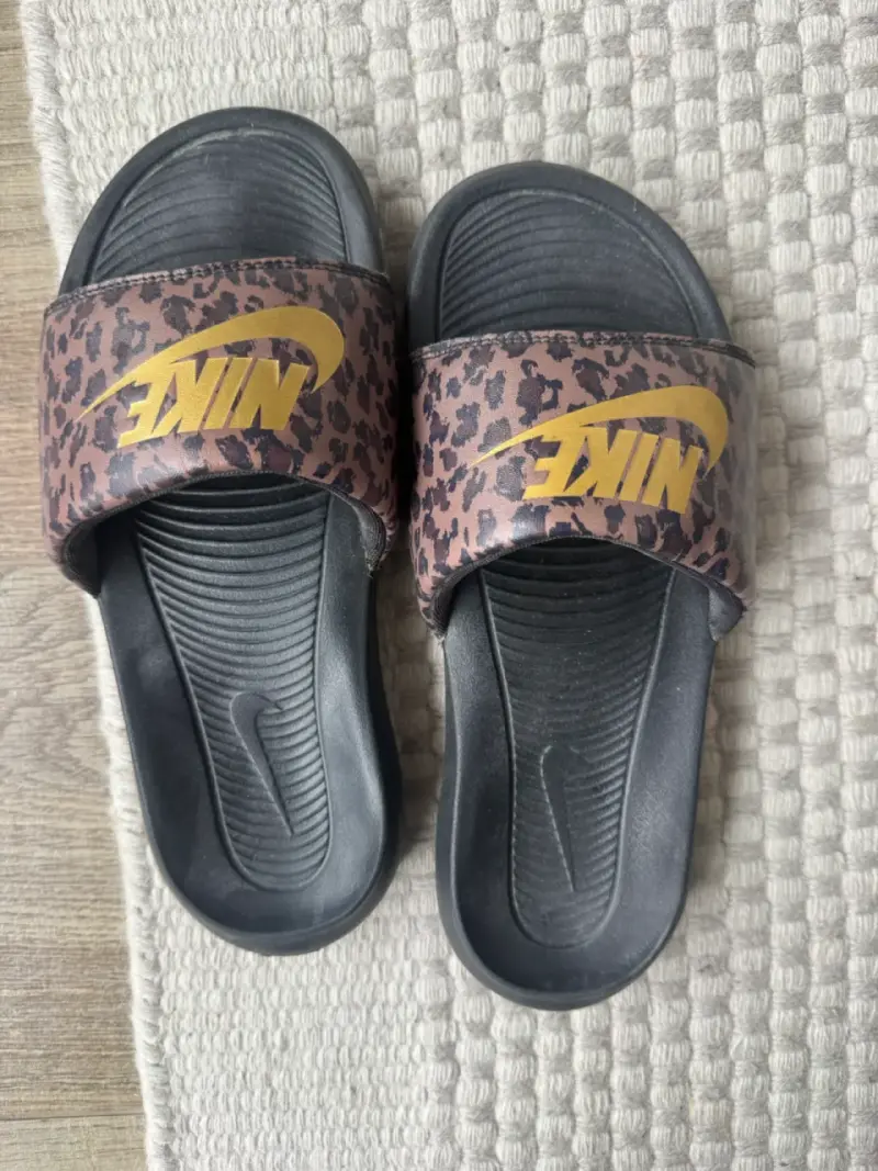 Sandalias Nike estampado leopardo para mujer - 1