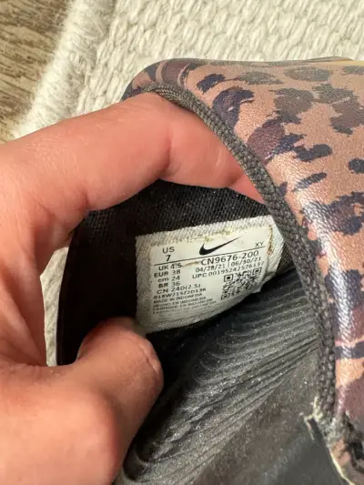 Sandalias Nike estampado leopardo para mujer - miniatura 2