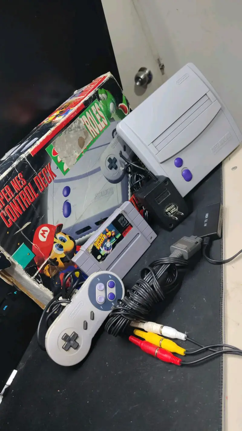 Consola Super Nintendo con control y juego - 1
