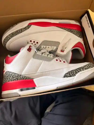 Zapatillas deportivas blancas y rojas Nike Air Jordan - miniatura 1