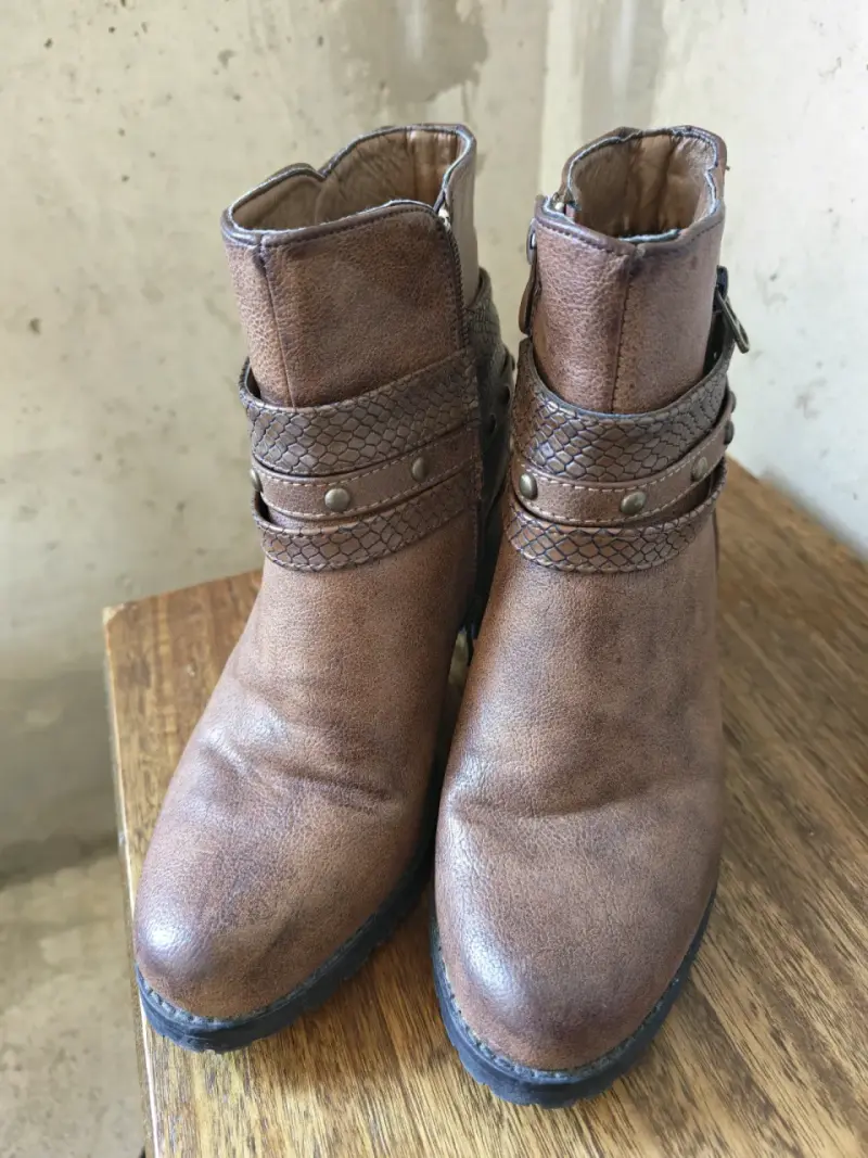 Botines de cuero marrón con tacón alto - 1