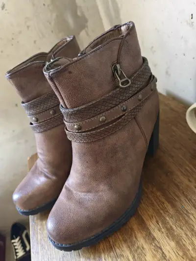 Botines de cuero marrón con tacón alto - miniatura 2