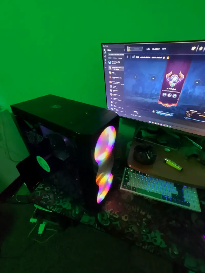 PC de Escritorio con AMD Ryzen 3 y Radeon Vega - 1