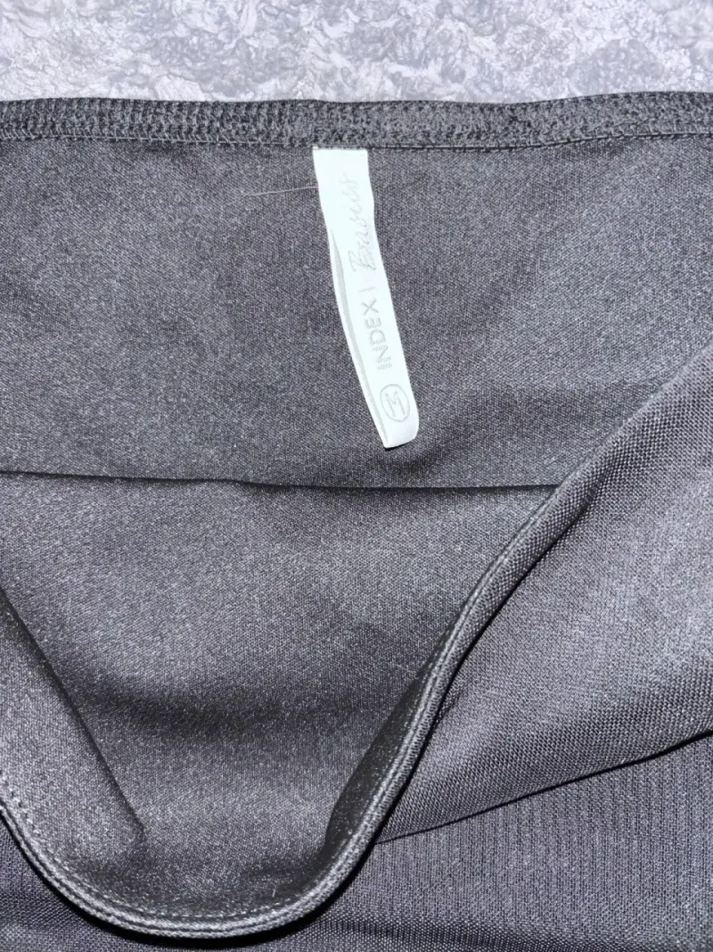 Top strapless negro con detalle de encaje - 2