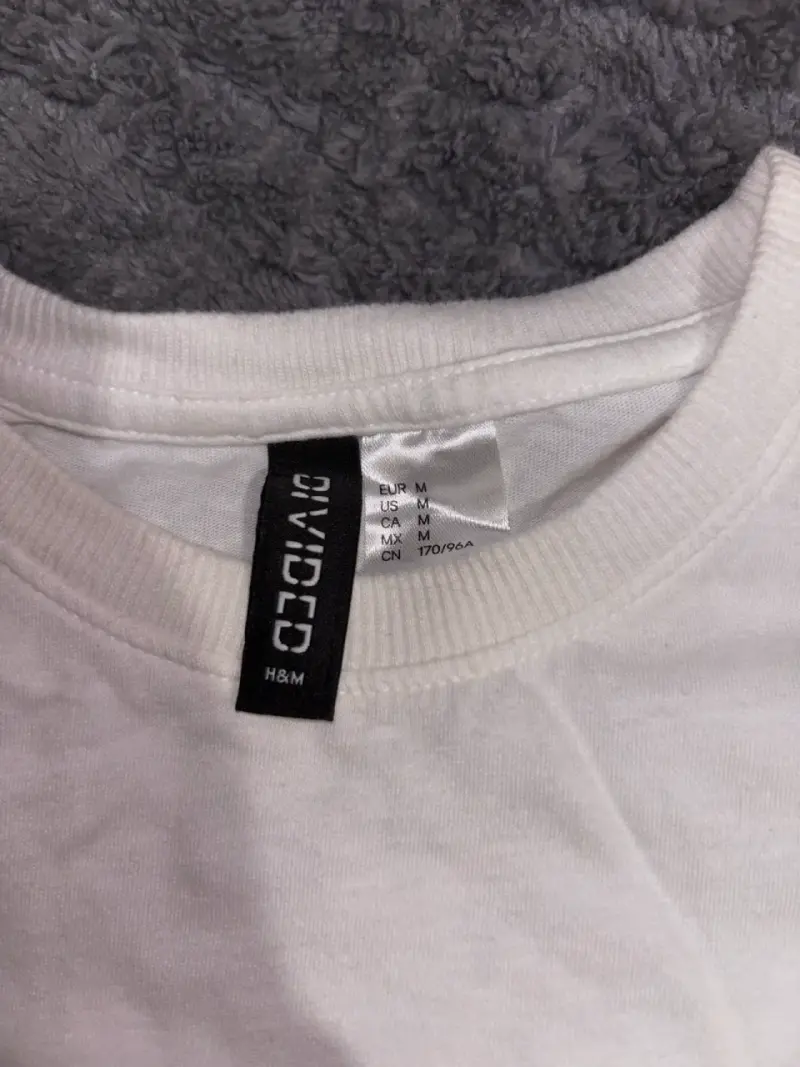Polera Blanca H&M Divided con Estampado de Lazo - 3