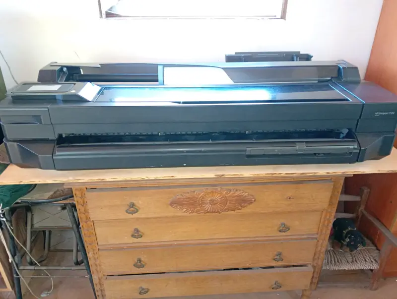 Impresora HP Designjet T520 de gran formato - 3