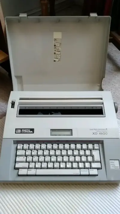 Máquina de escribir eléctrica Smith Corona XD 4600 - miniatura 2