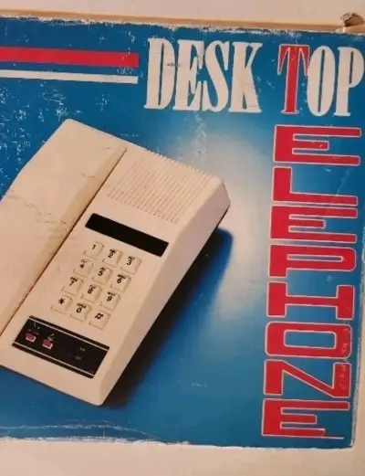 Teléfono de escritorio vintage con cable - miniatura 1