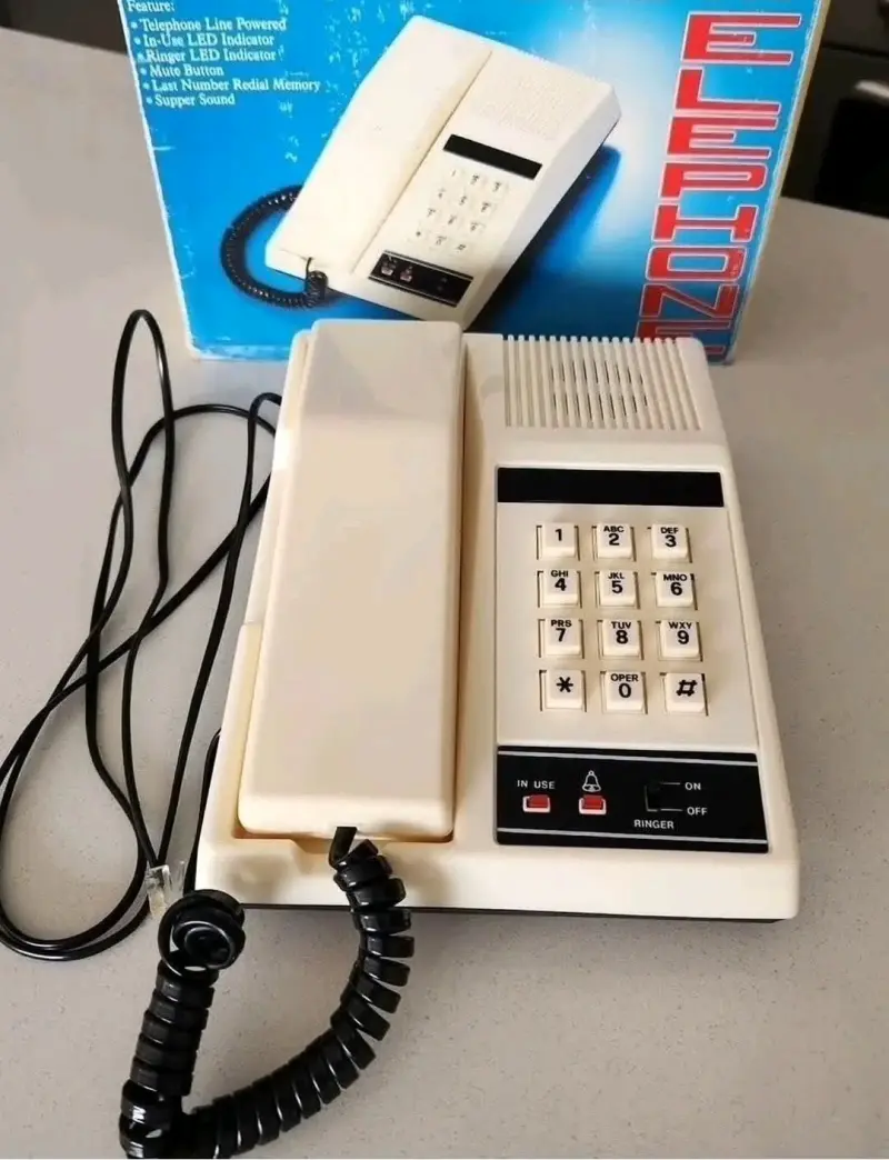 Teléfono de escritorio vintage con cable - 2