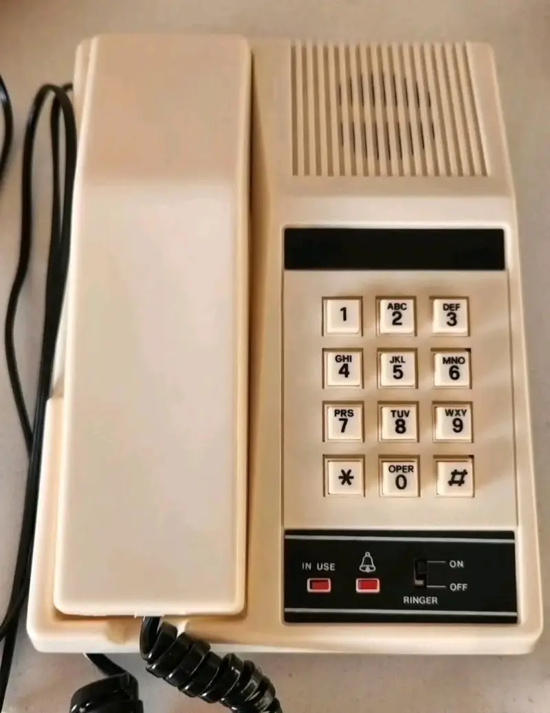 Teléfono de escritorio vintage con cable - 3
