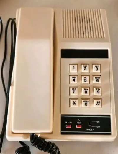 Teléfono de escritorio vintage con cable - miniatura 3