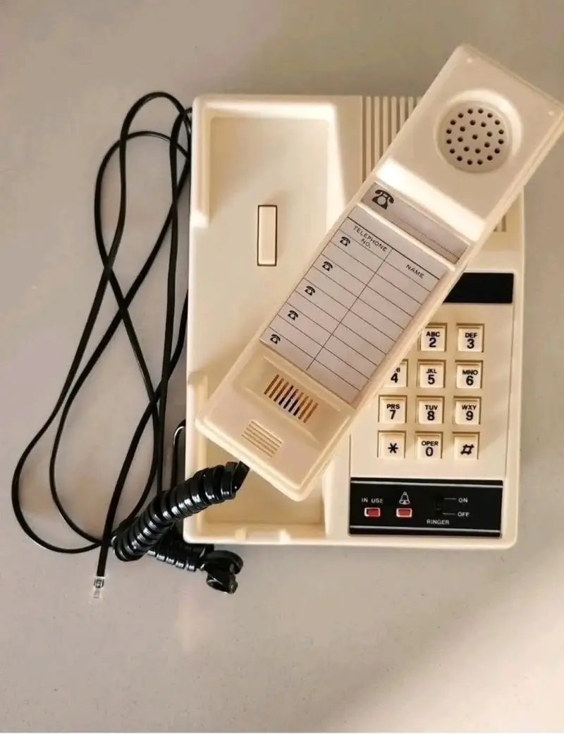 Teléfono de escritorio vintage con cable - 4